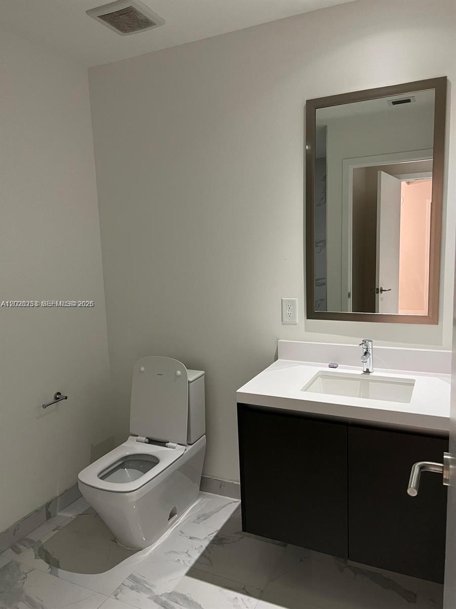 PARAMOUNT MIAMI WORLDCENT - Residential Lease