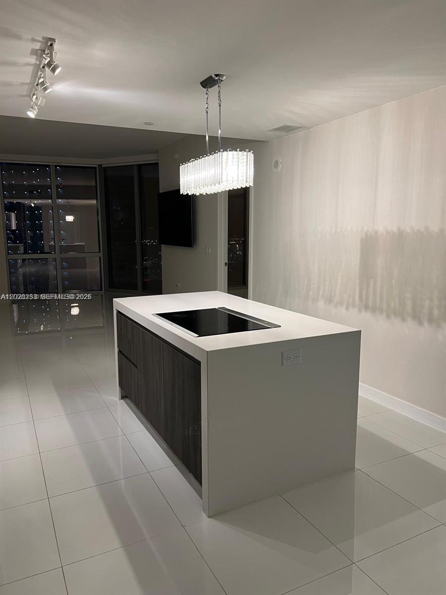 PARAMOUNT MIAMI WORLDCENT - Residential Lease