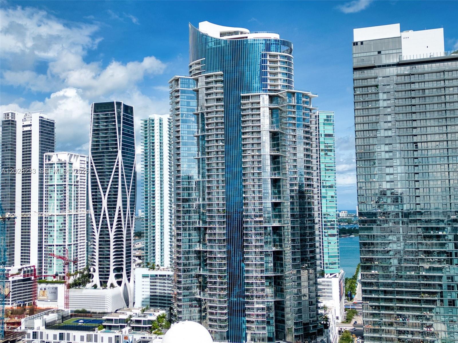 PARAMOUNT MIAMI WORLDCENT - Residential Lease