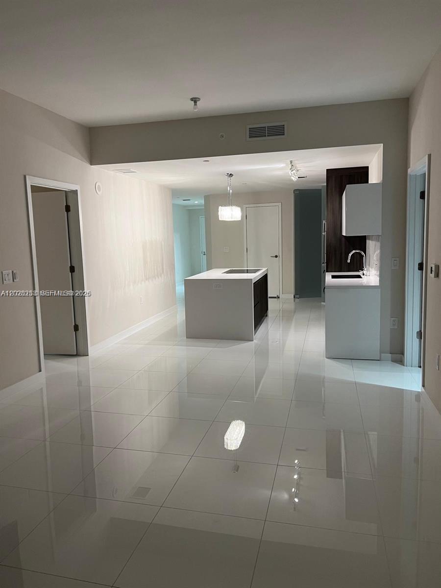 PARAMOUNT MIAMI WORLDCENT - Residential Lease