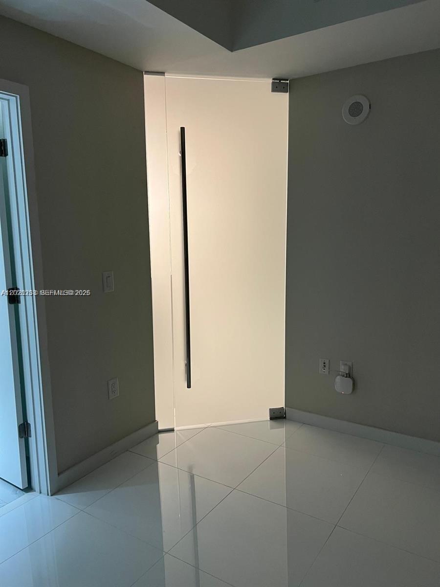 PARAMOUNT MIAMI WORLDCENT - Residential Lease