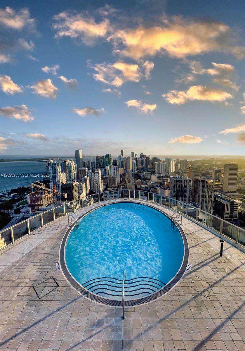 PARAMOUNT MIAMI WORLDCENT - Residential Lease