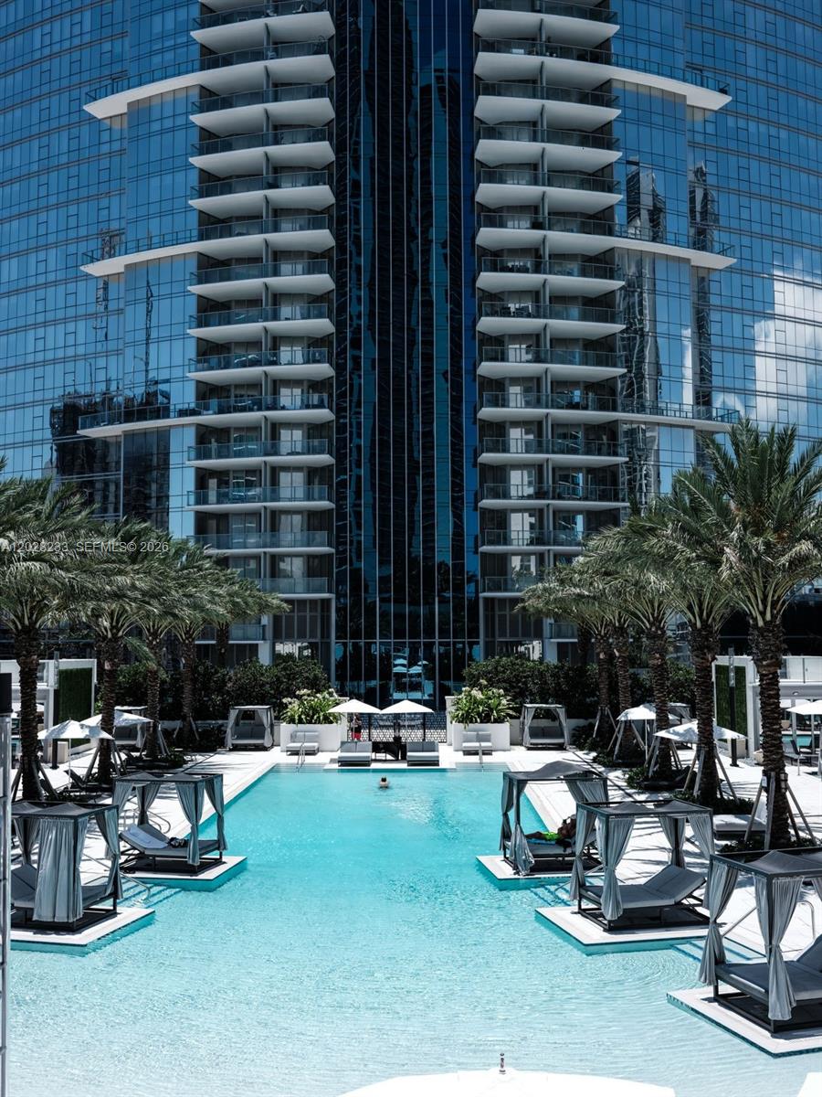 PARAMOUNT MIAMI WORLDCENT - Residential Lease