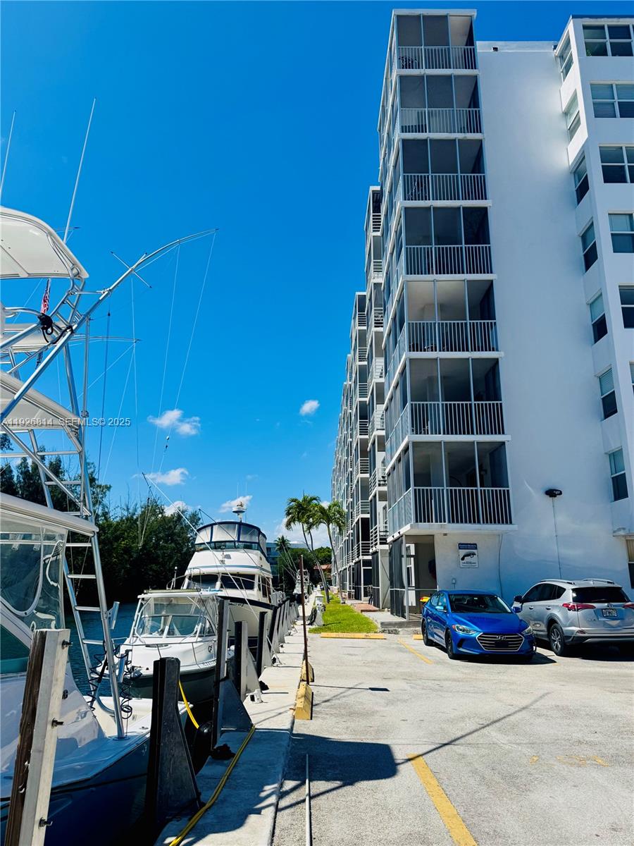EASTERN SHORES WHITE HOUS - Residential