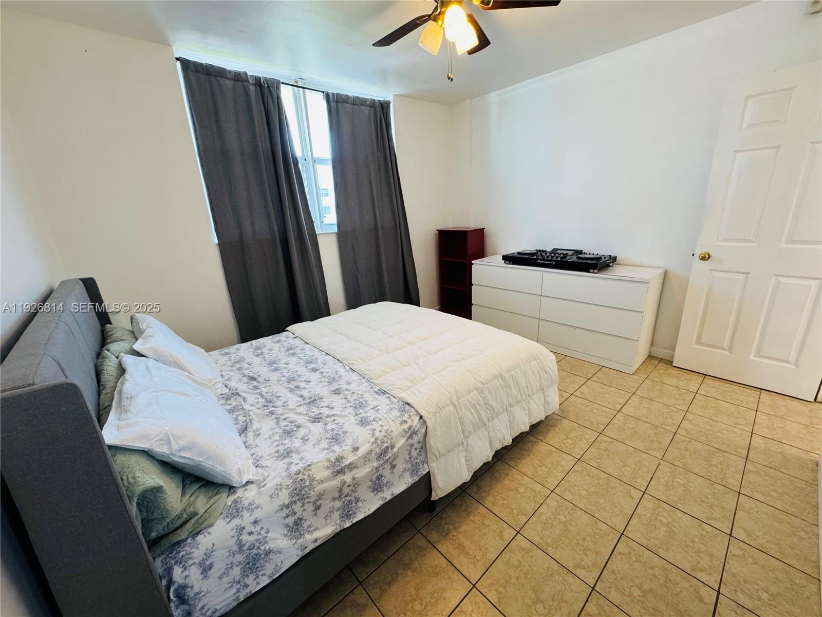 EASTERN SHORES WHITE HOUS - Residential