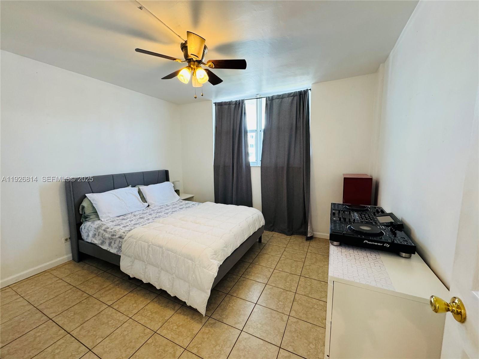 EASTERN SHORES WHITE HOUS - Residential