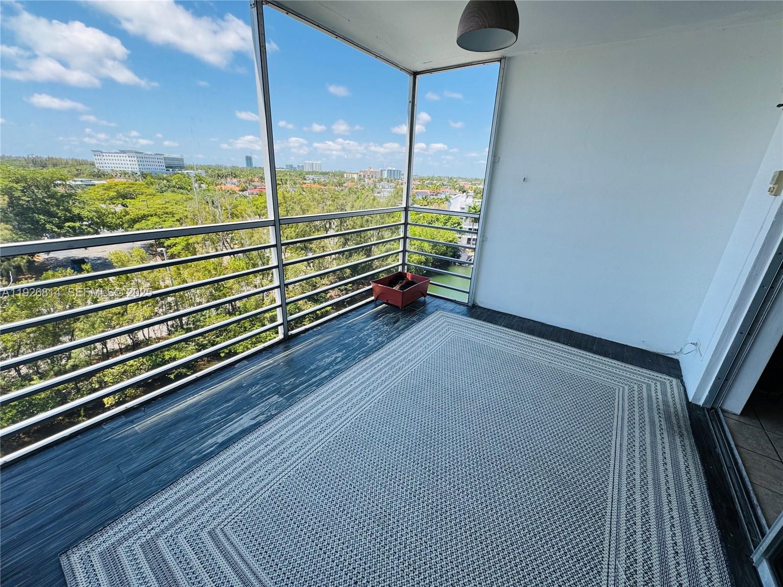 EASTERN SHORES WHITE HOUS - Residential