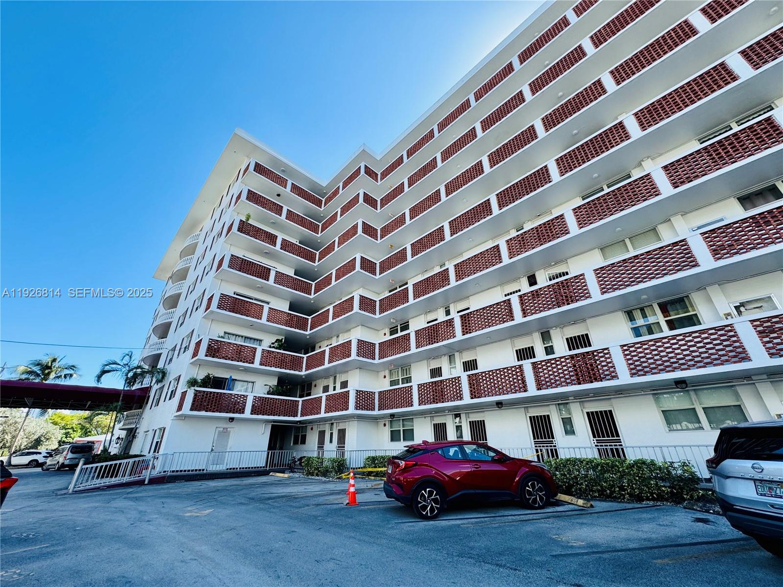 EASTERN SHORES WHITE HOUS - Residential