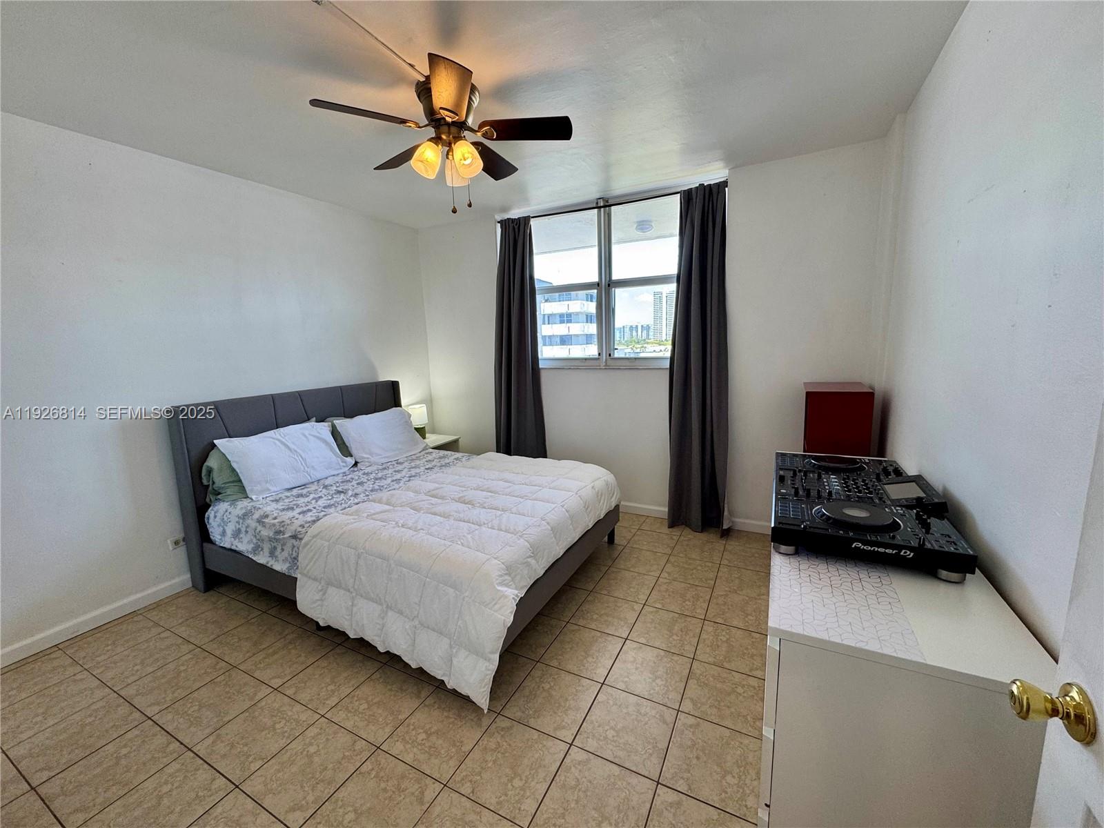 EASTERN SHORES WHITE HOUS - Residential