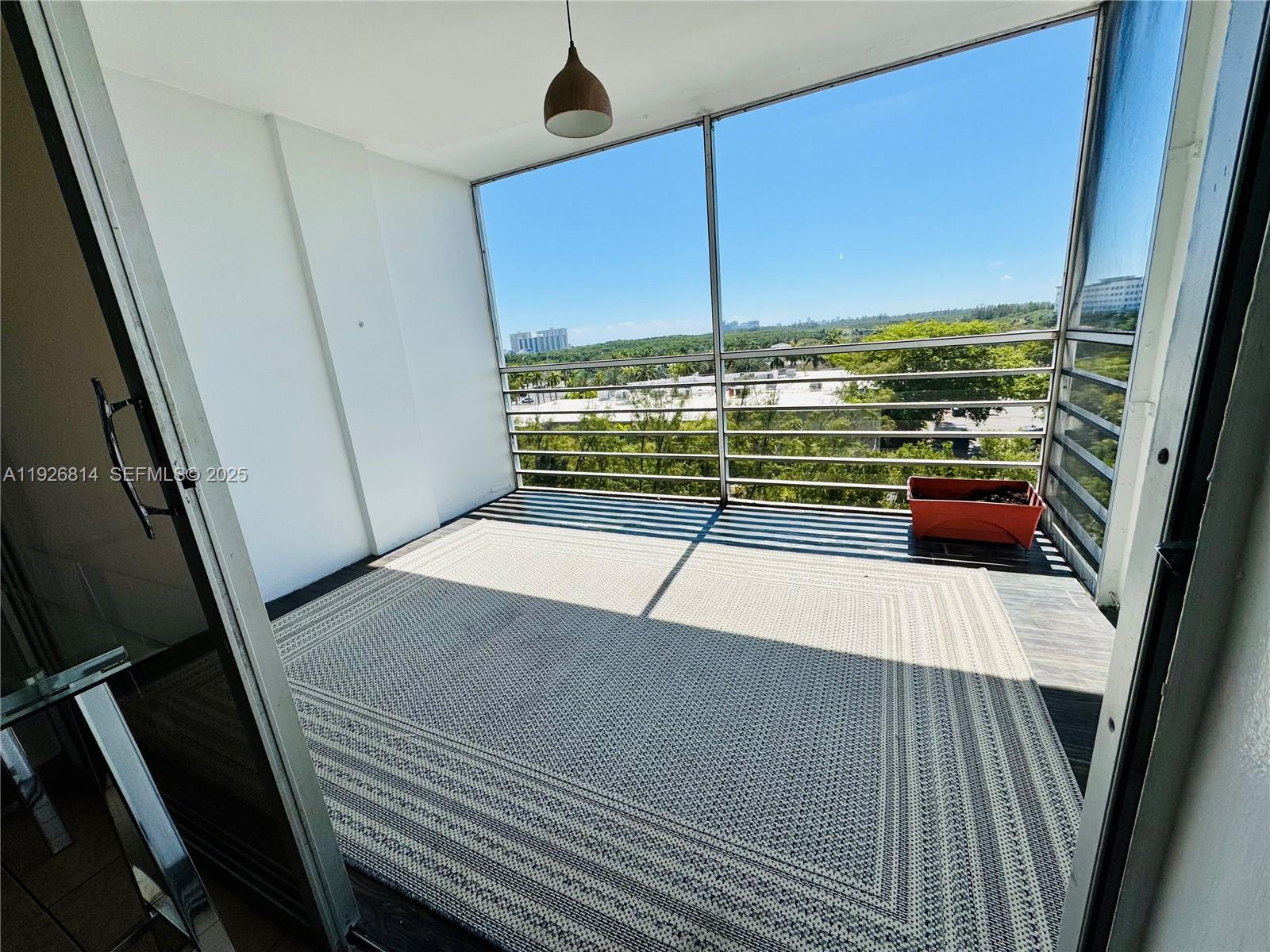 EASTERN SHORES WHITE HOUS - Residential