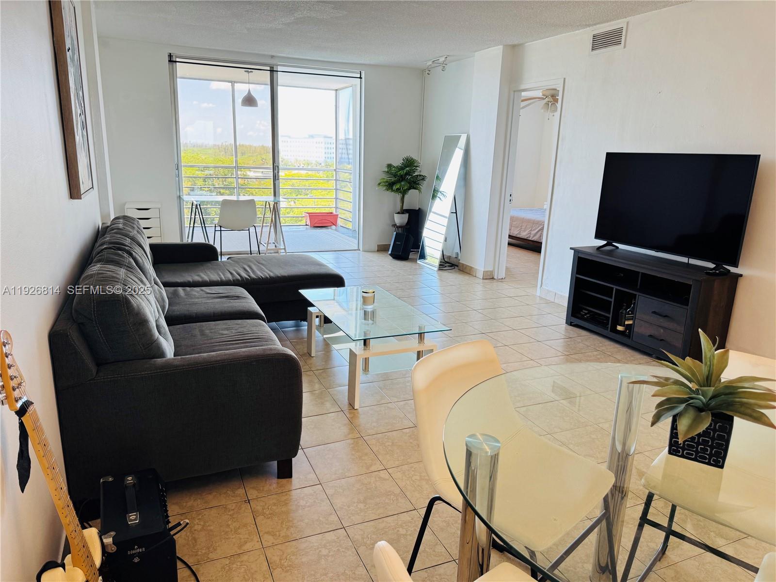 EASTERN SHORES WHITE HOUS - Residential