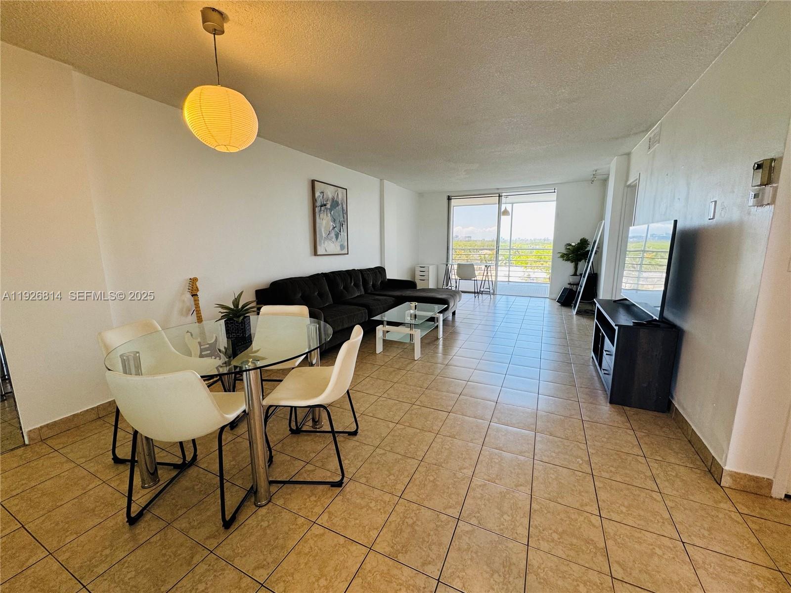 EASTERN SHORES WHITE HOUS - Residential