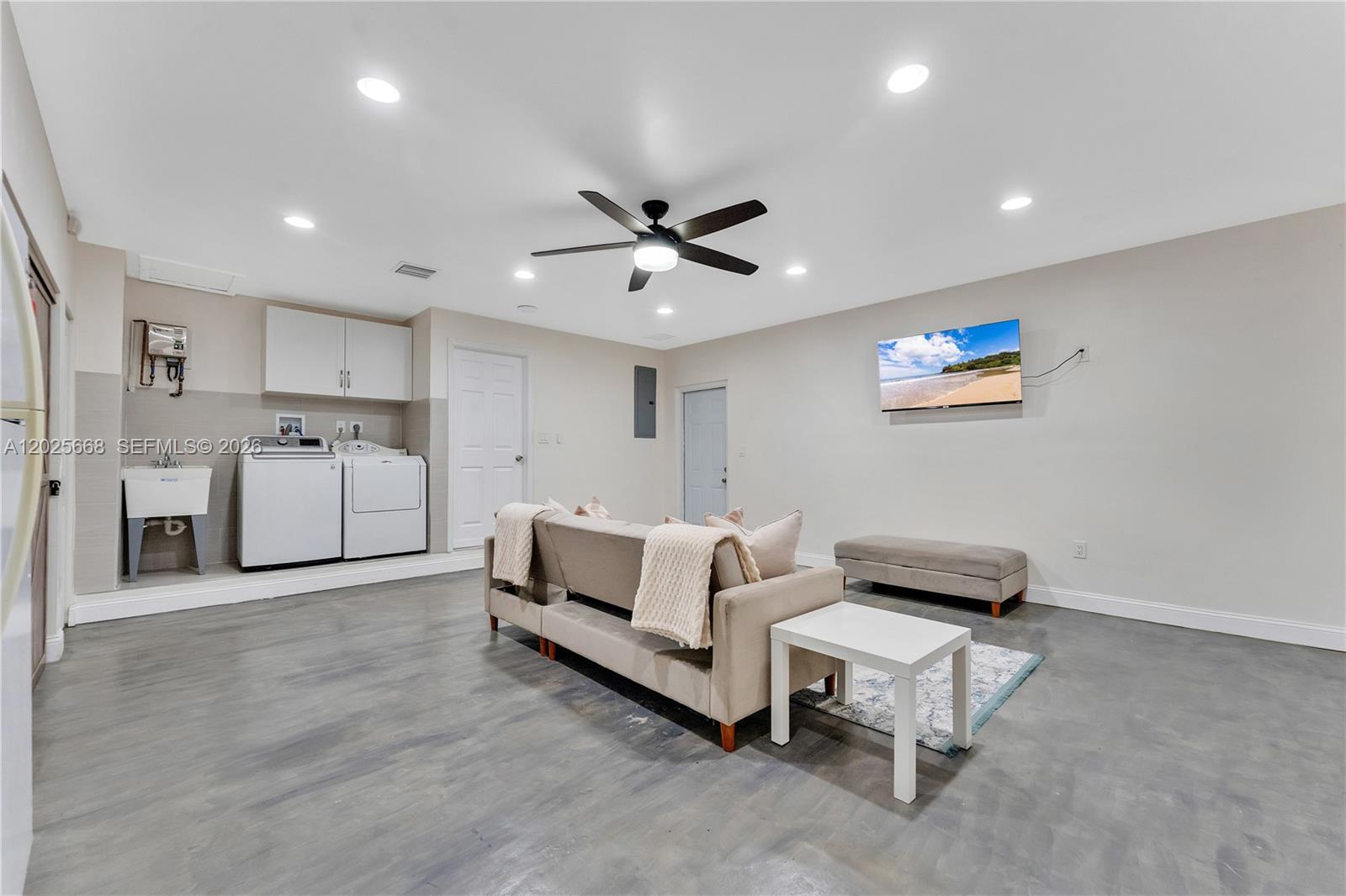 PALMETTO COUNTRY CLUB EST - Residential Lease