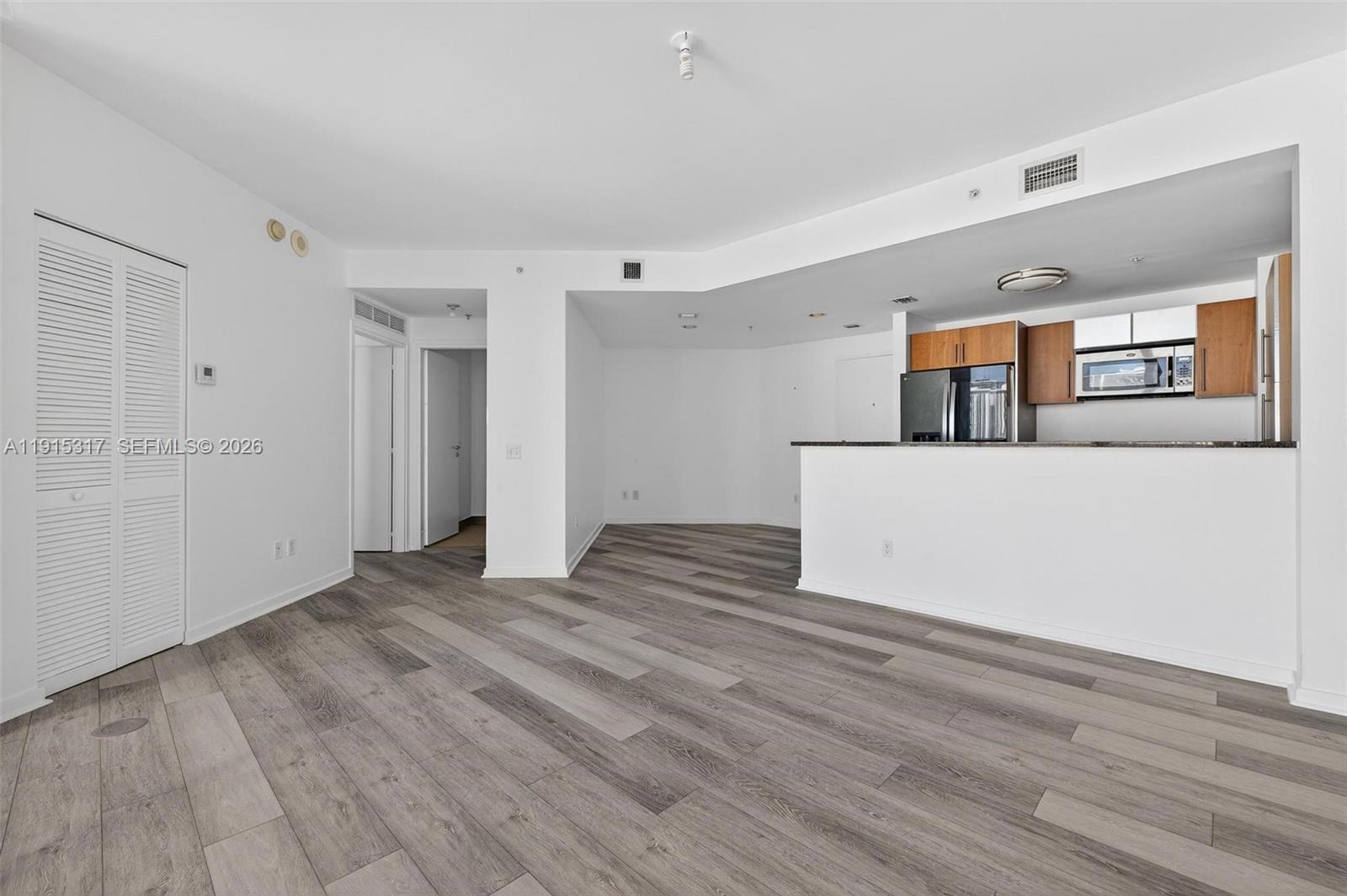 MET 1 CONDO - Residential