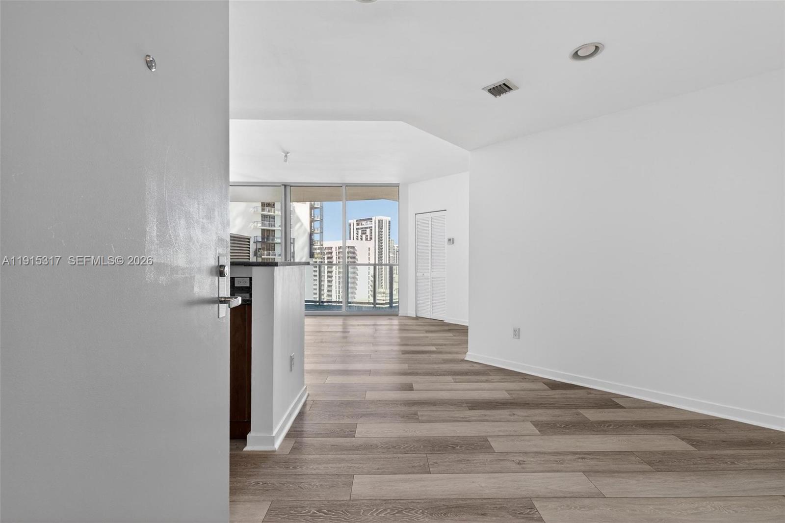 MET 1 CONDO - Residential