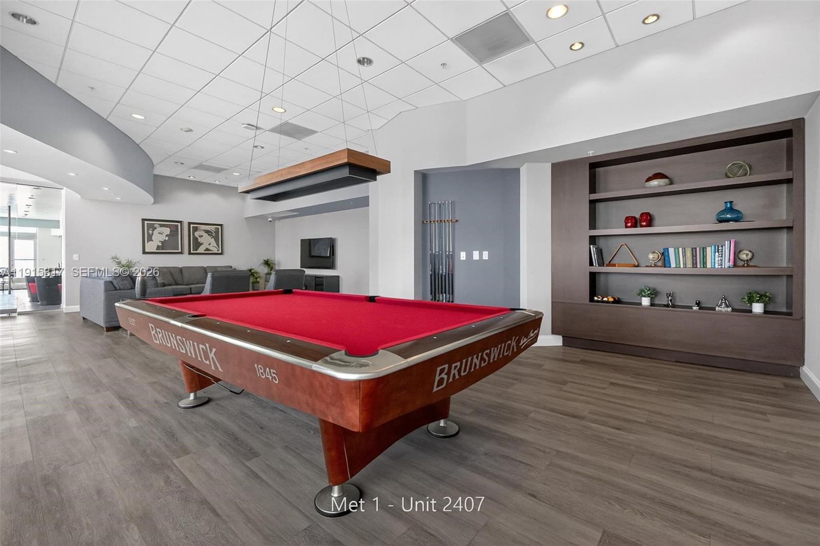 MET 1 CONDO - Residential