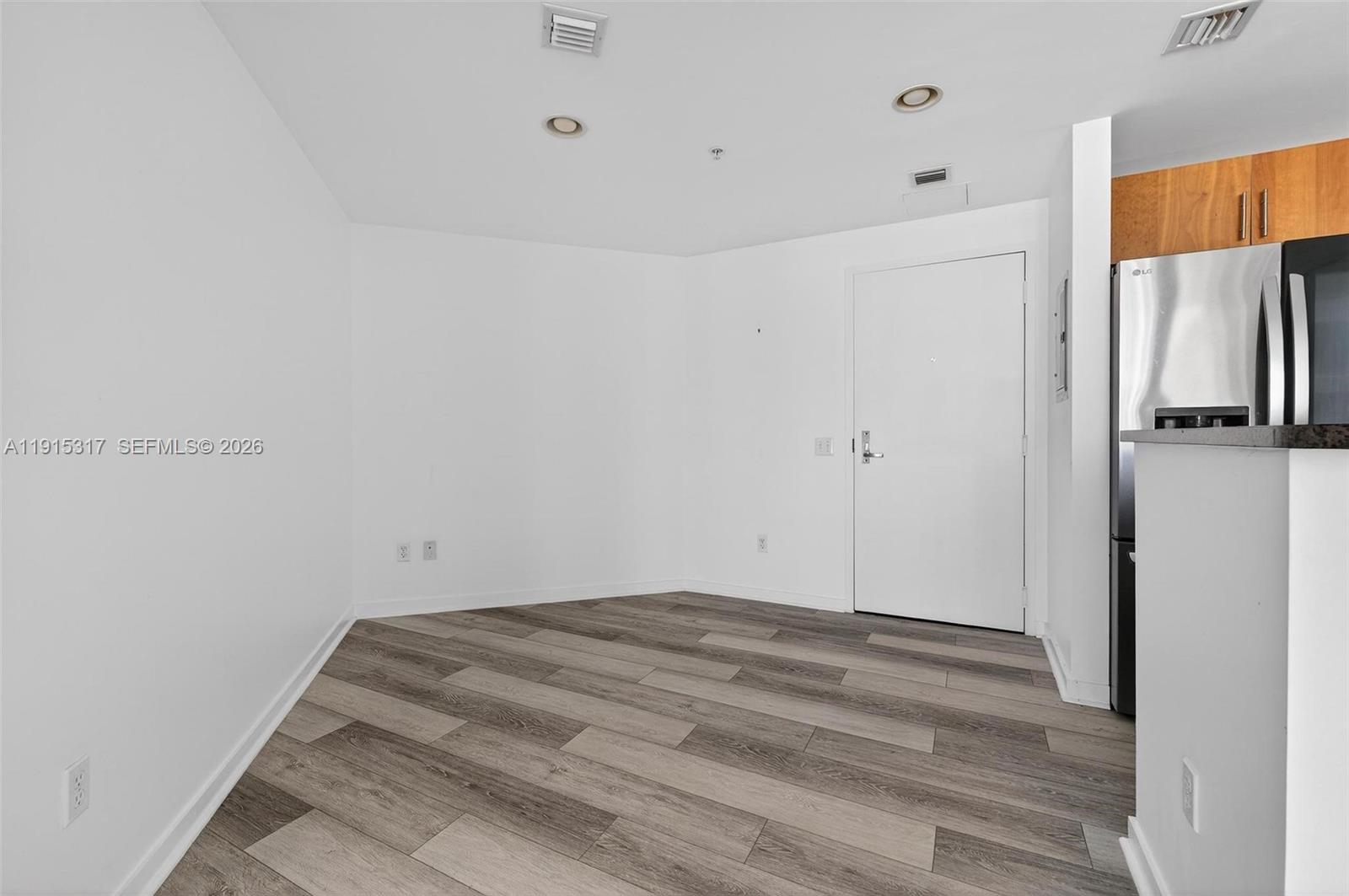 MET 1 CONDO - Residential