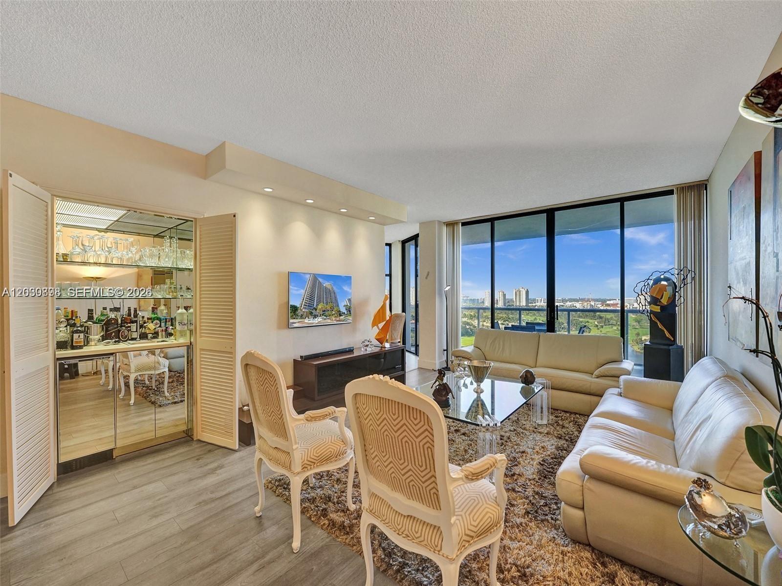 HAMPTONS WEST CONDO - Residential