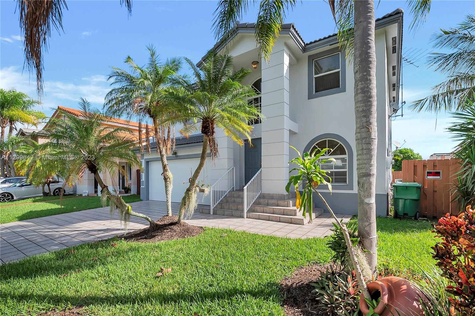 VILLAS OF OLD CUTLER - Residential