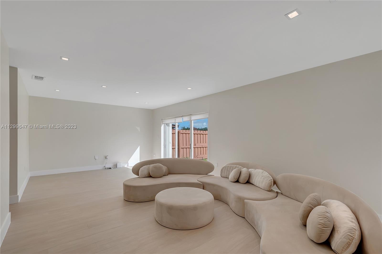 VILLAS OF OLD CUTLER - Residential