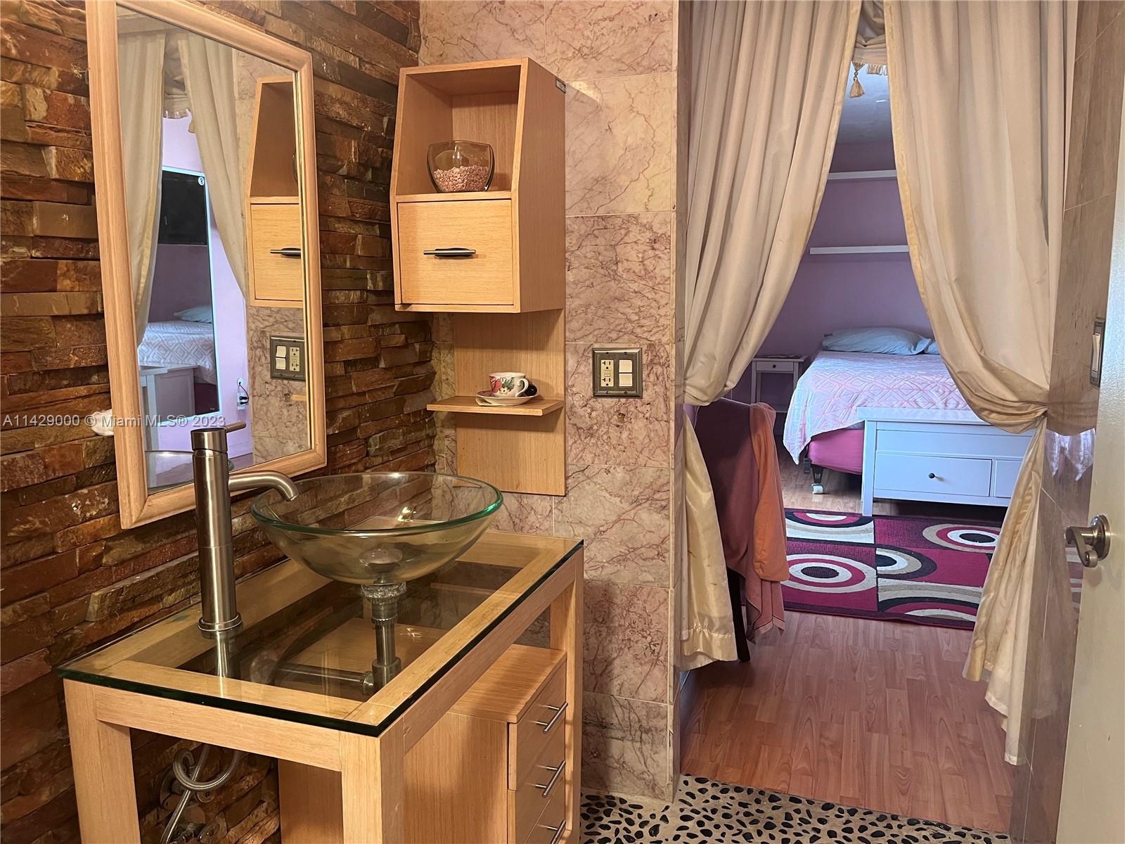 WESTLAND SOUTH CONDO - Residential