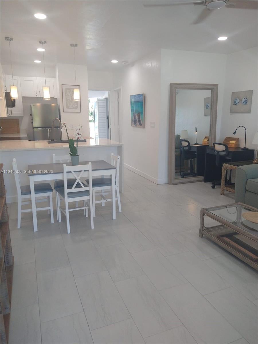 PASADENA GARDEN APARTMENT - Residential
