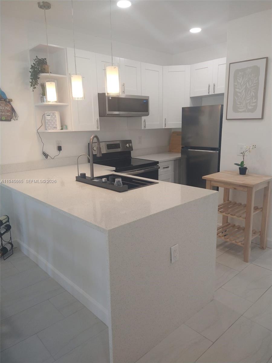 PASADENA GARDEN APARTMENT - Residential