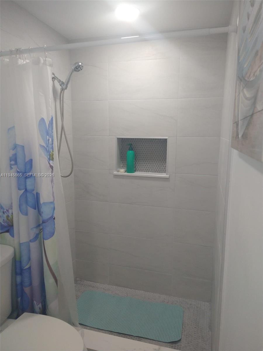 PASADENA GARDEN APARTMENT - Residential