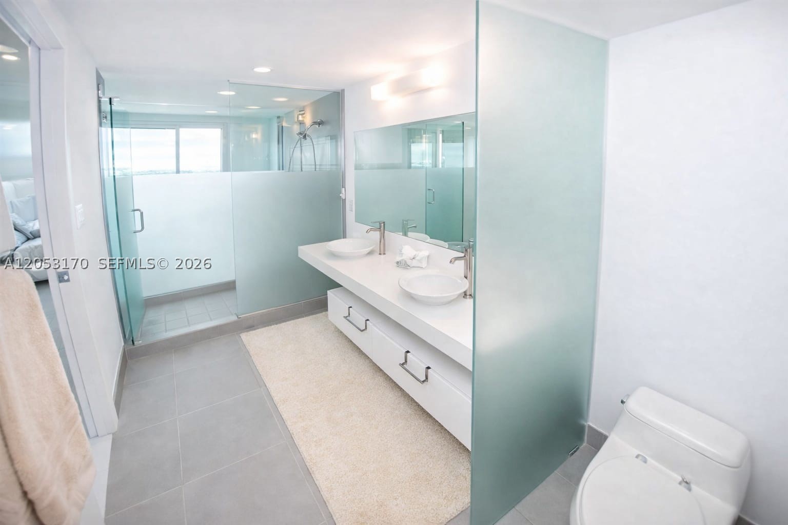 MINT CONDO - Residential