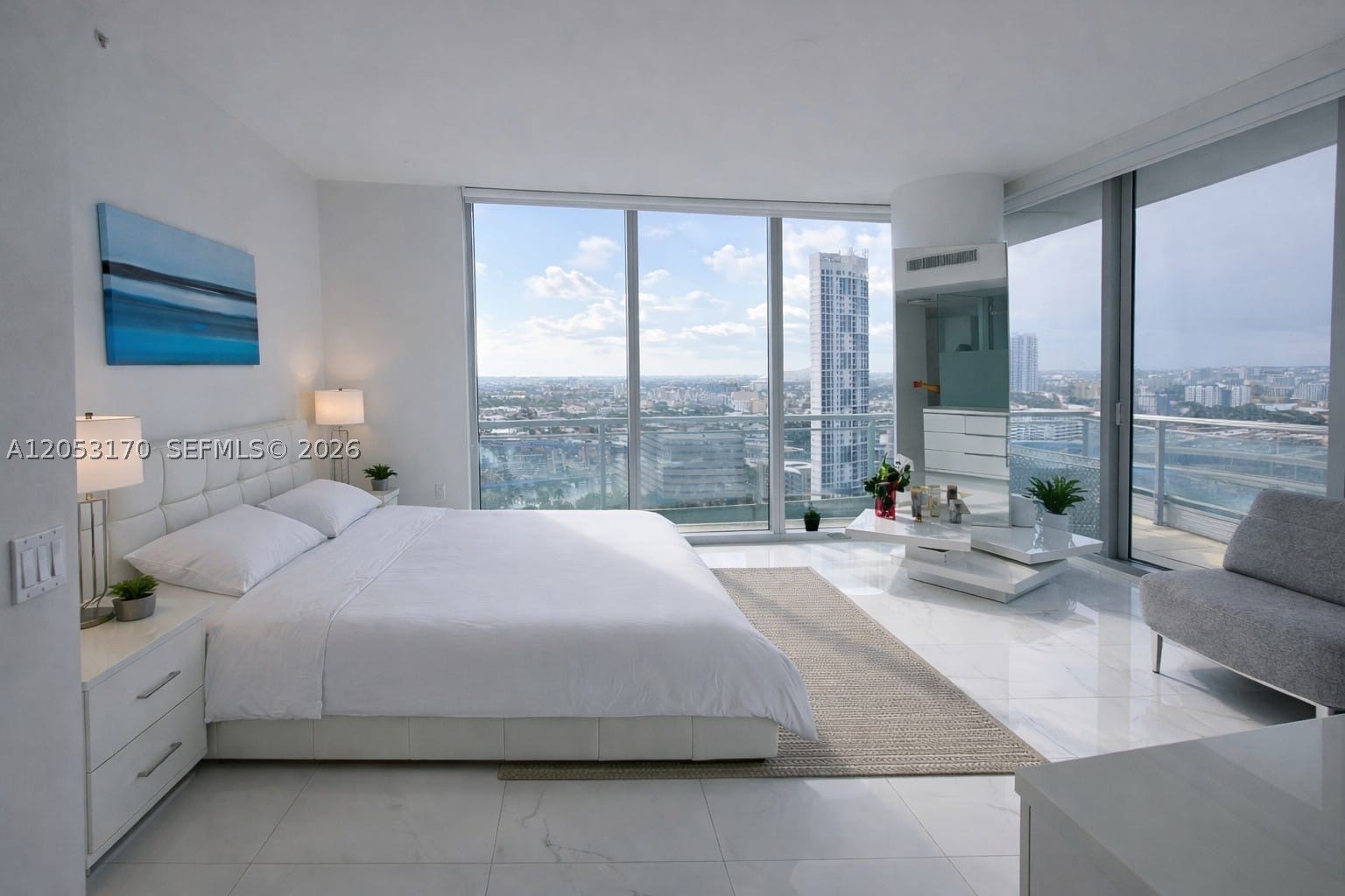 MINT CONDO - Residential