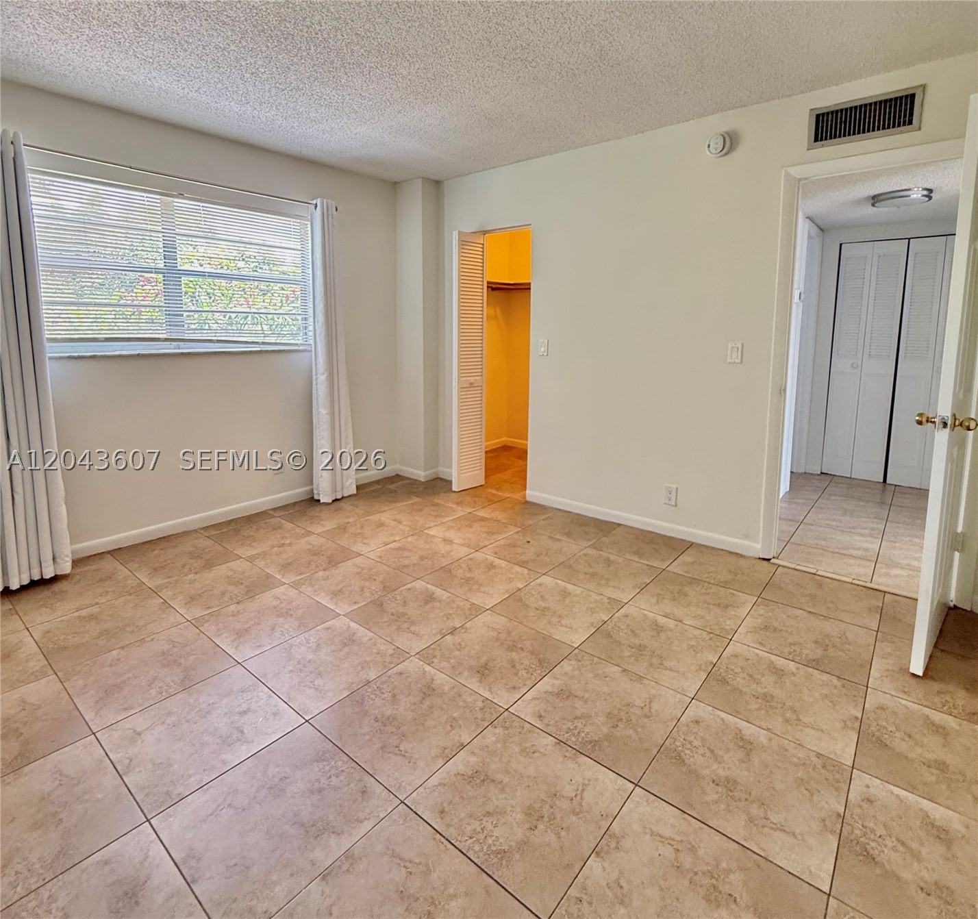 CRYSTAL CONDO - Residential
