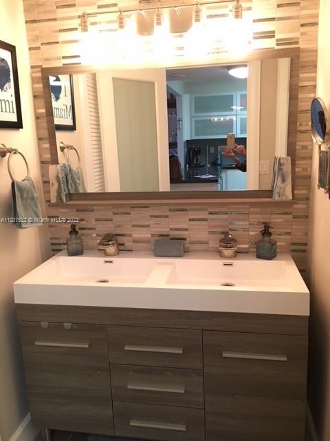 RONEY PALACE CONDO - Residential Lease