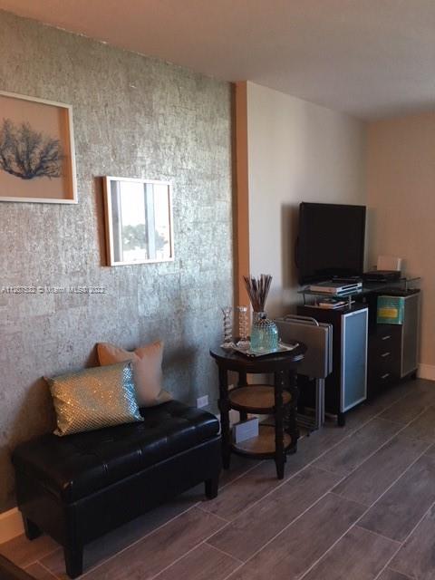 RONEY PALACE CONDO - Residential Lease