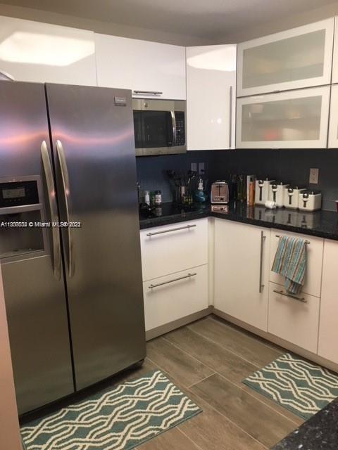 RONEY PALACE CONDO - Residential Lease