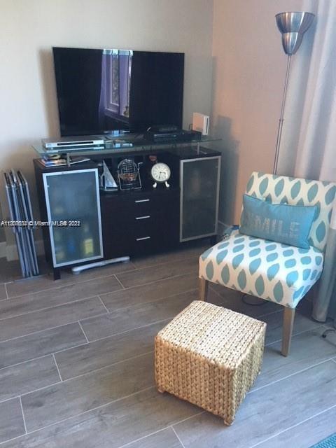 RONEY PALACE CONDO - Residential Lease
