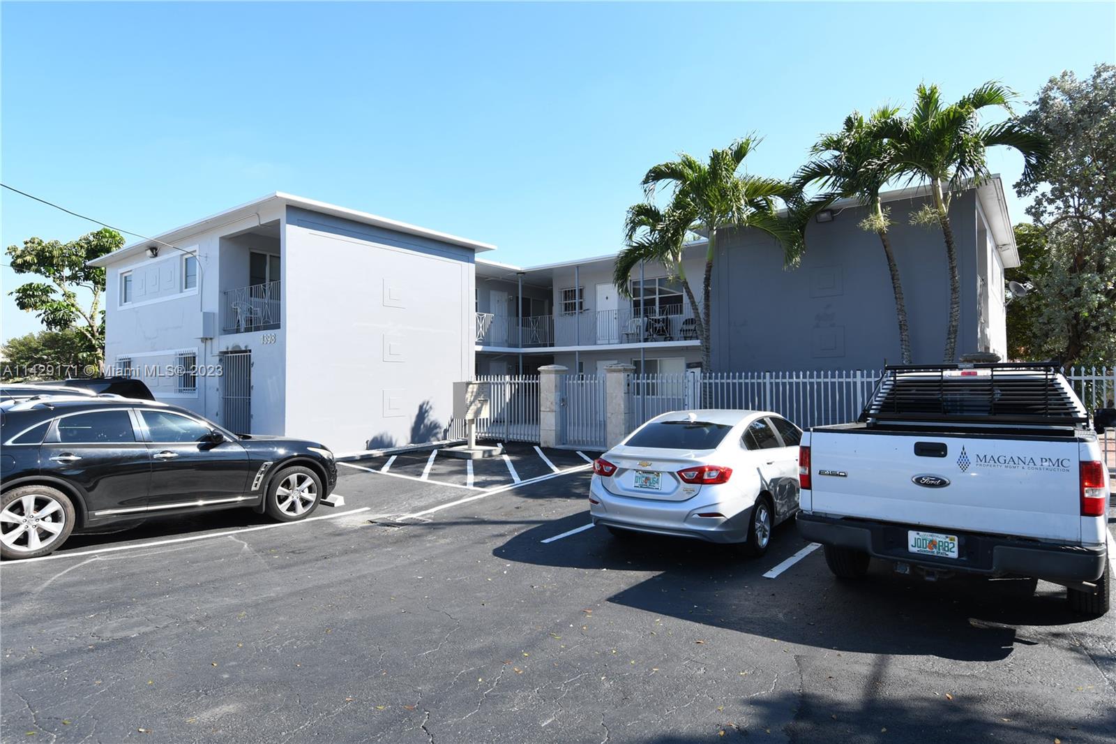 1-bed 1-bath Completely remodeled unit. Porcelain floors, impact windows and doors, central air, freshly painted. Brand new kitchen with stainless steel appliances. One assigned parking space. Laundry room on site with coin machines. Water and Garbage included. Tenant pays electricity and internet/cable. NO PETS, NO SMOKING, NO SUB-LEASING. Vacant. Centrally located, close to I95. Area is improving quickly with plenty of new development​​‌​​​​‌​‌​​​‌‌​​​‌‌‌​​‌​​‌‌​​​​ nearby.