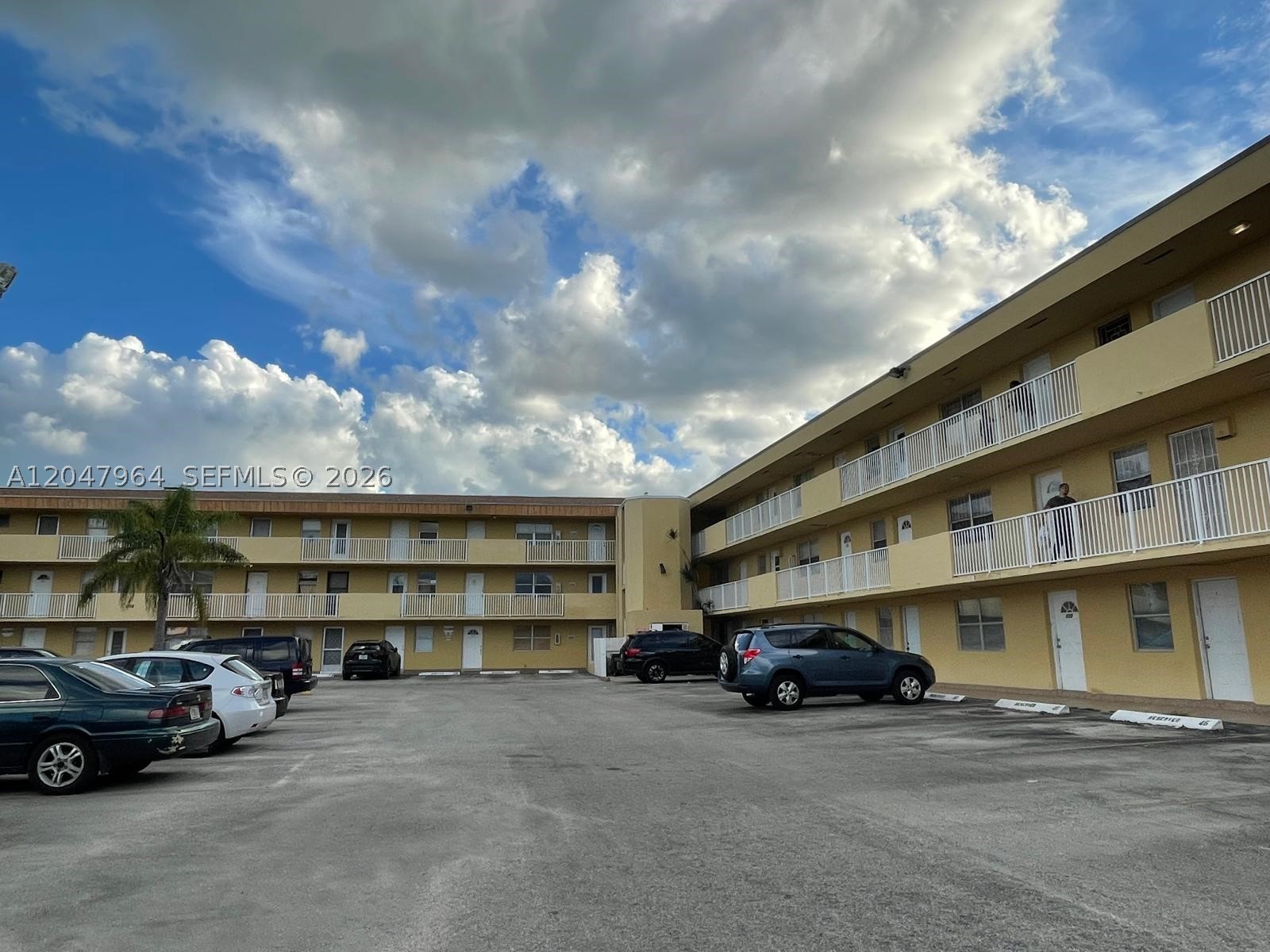 SIXTH FORUM CONDOMINIUM - Residential