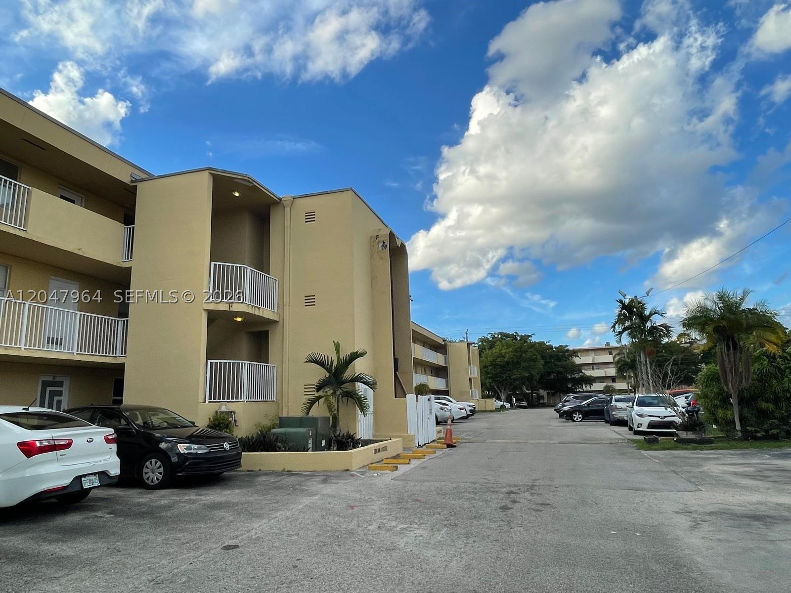 SIXTH FORUM CONDOMINIUM - Residential