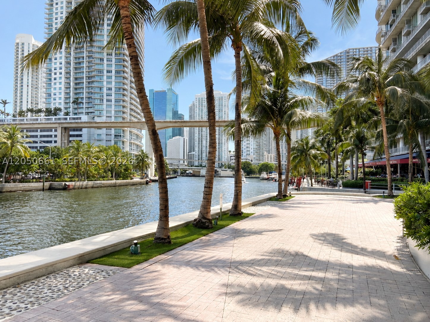 LATITUDE ON THE RIVER CON - Residential