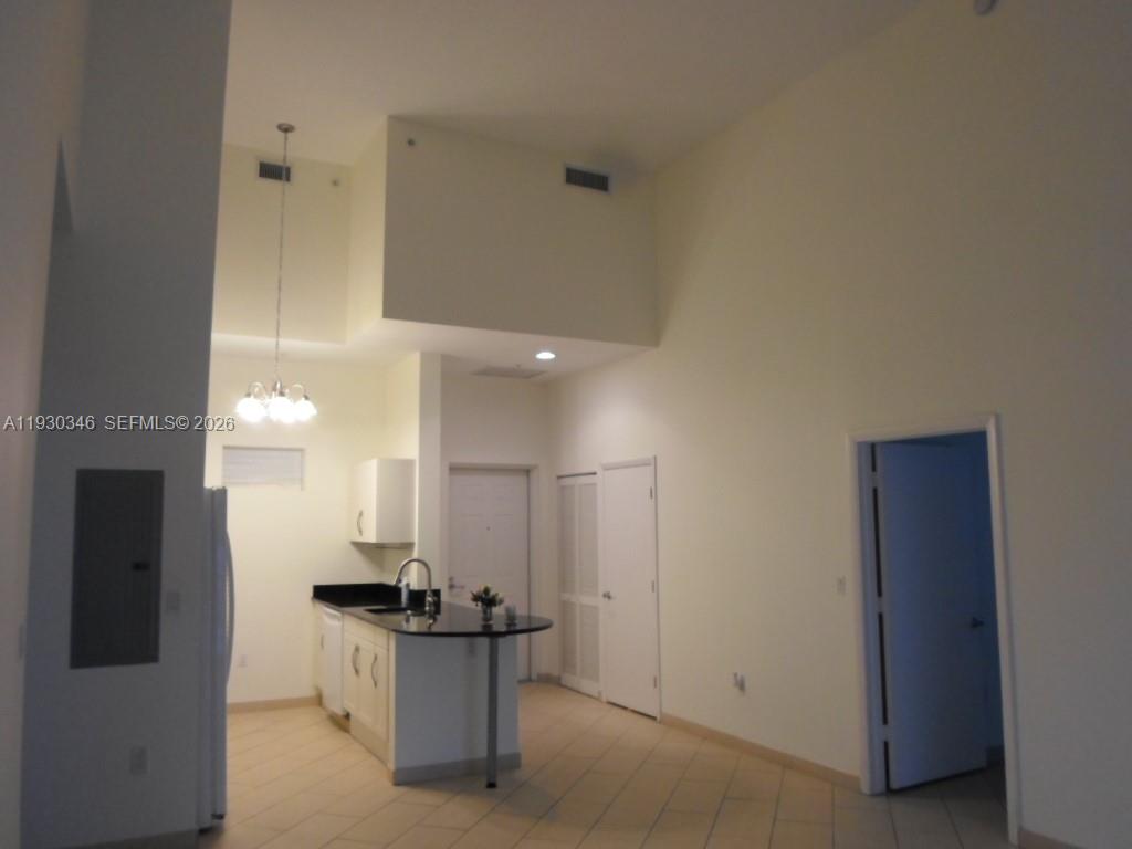 DOWNTOWN DADELAND - Residential