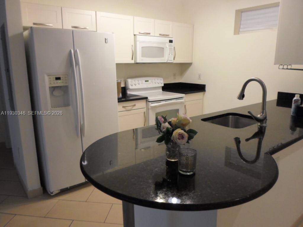 DOWNTOWN DADELAND - Residential