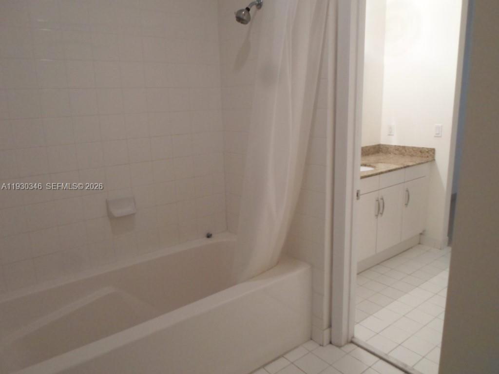 DOWNTOWN DADELAND - Residential