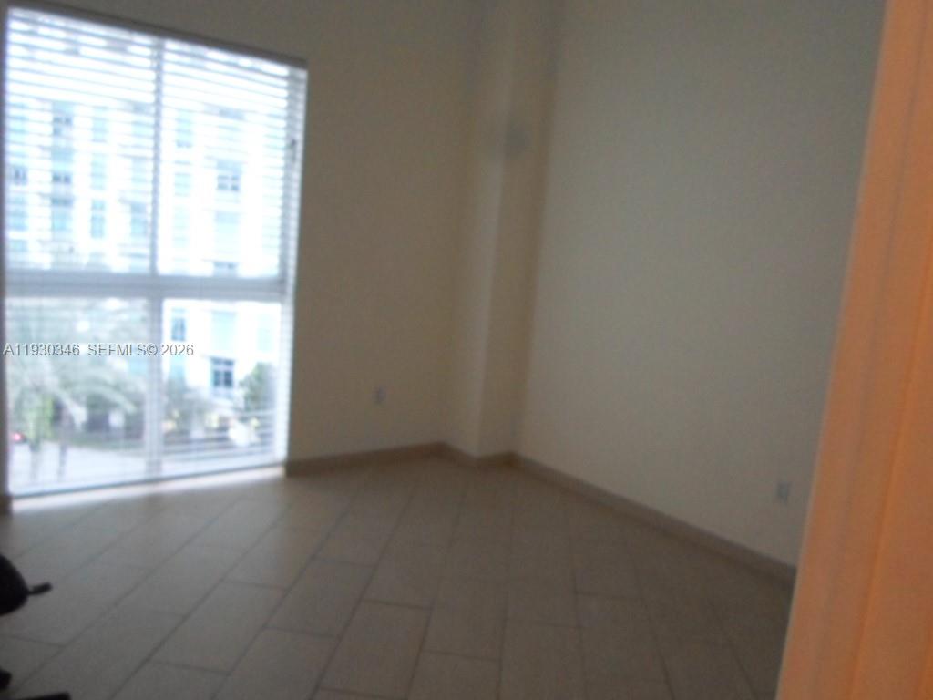 DOWNTOWN DADELAND - Residential