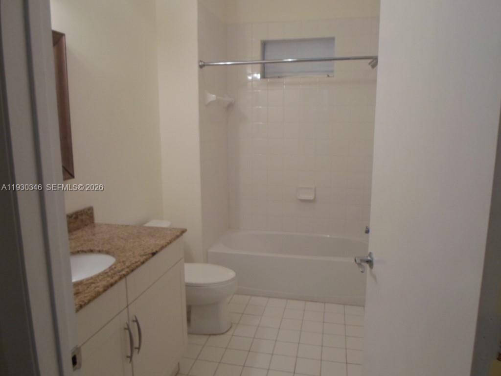 DOWNTOWN DADELAND - Residential