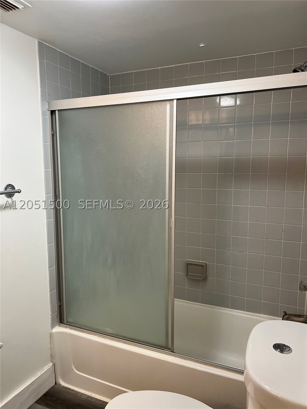 LAKEVIEW CLUB CONDO - Residential Lease