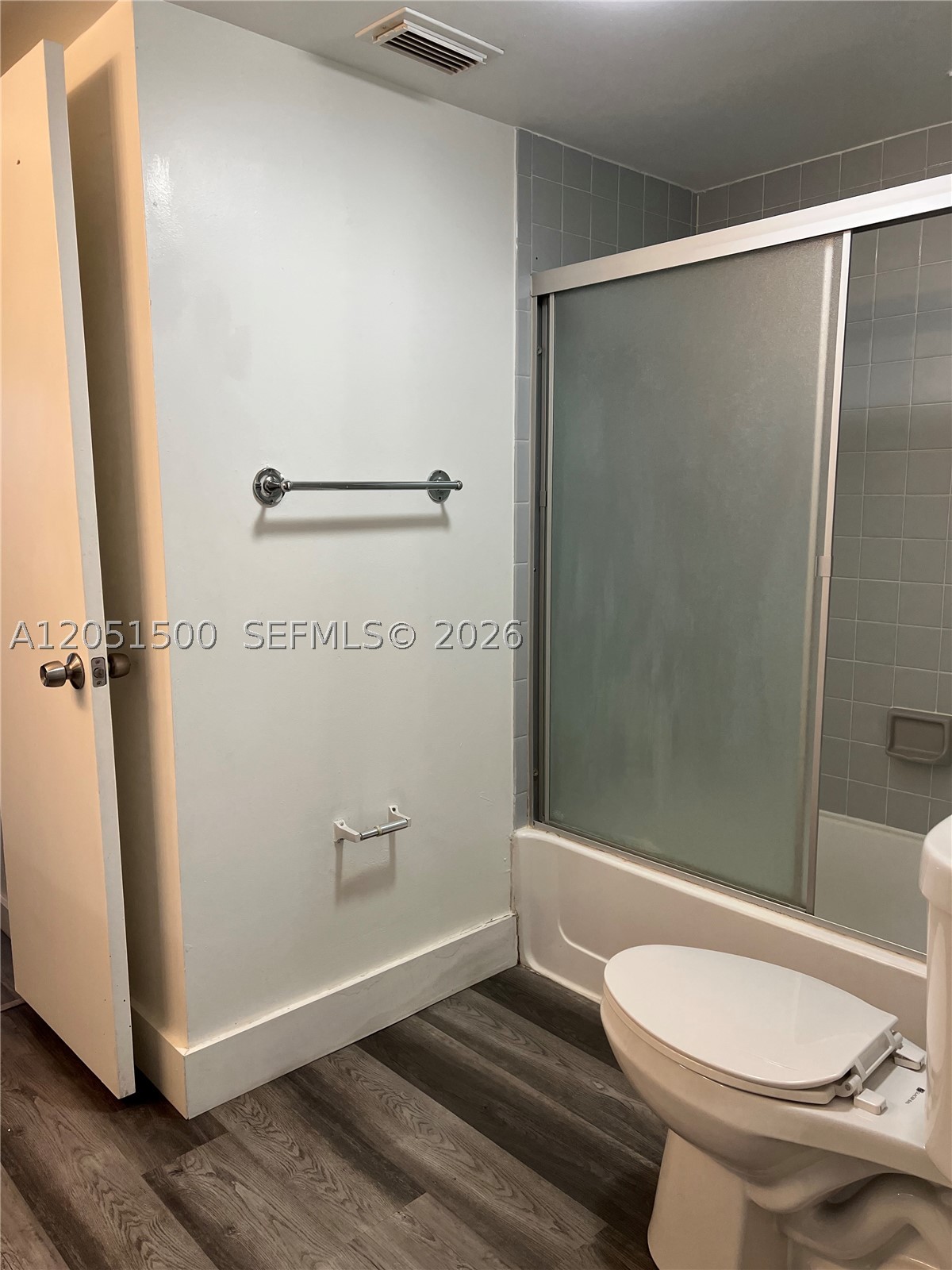 LAKEVIEW CLUB CONDO - Residential Lease