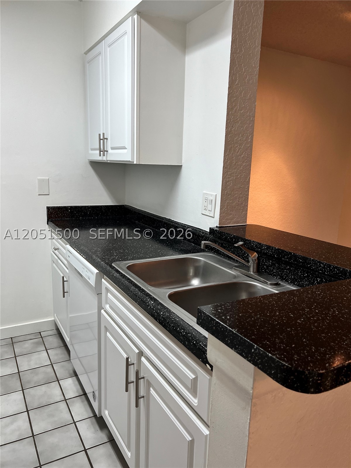 LAKEVIEW CLUB CONDO - Residential Lease