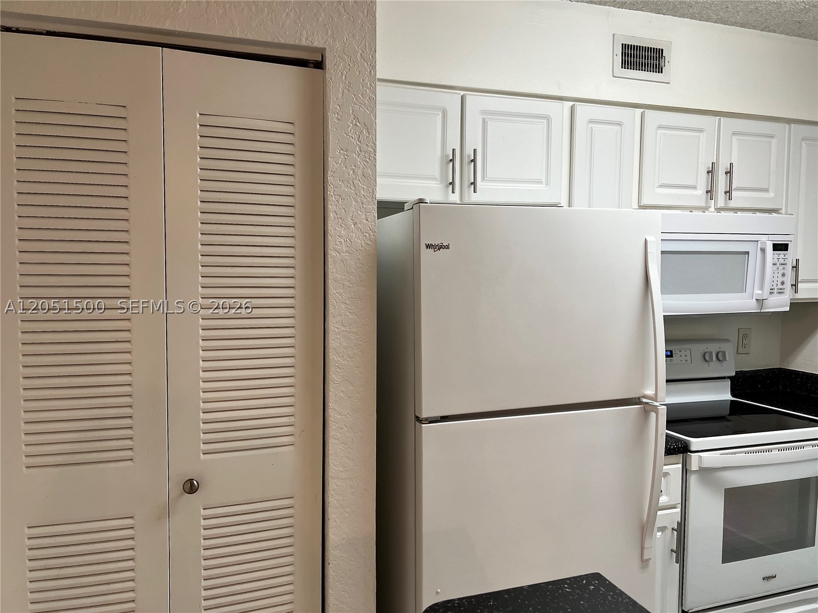 LAKEVIEW CLUB CONDO - Residential Lease