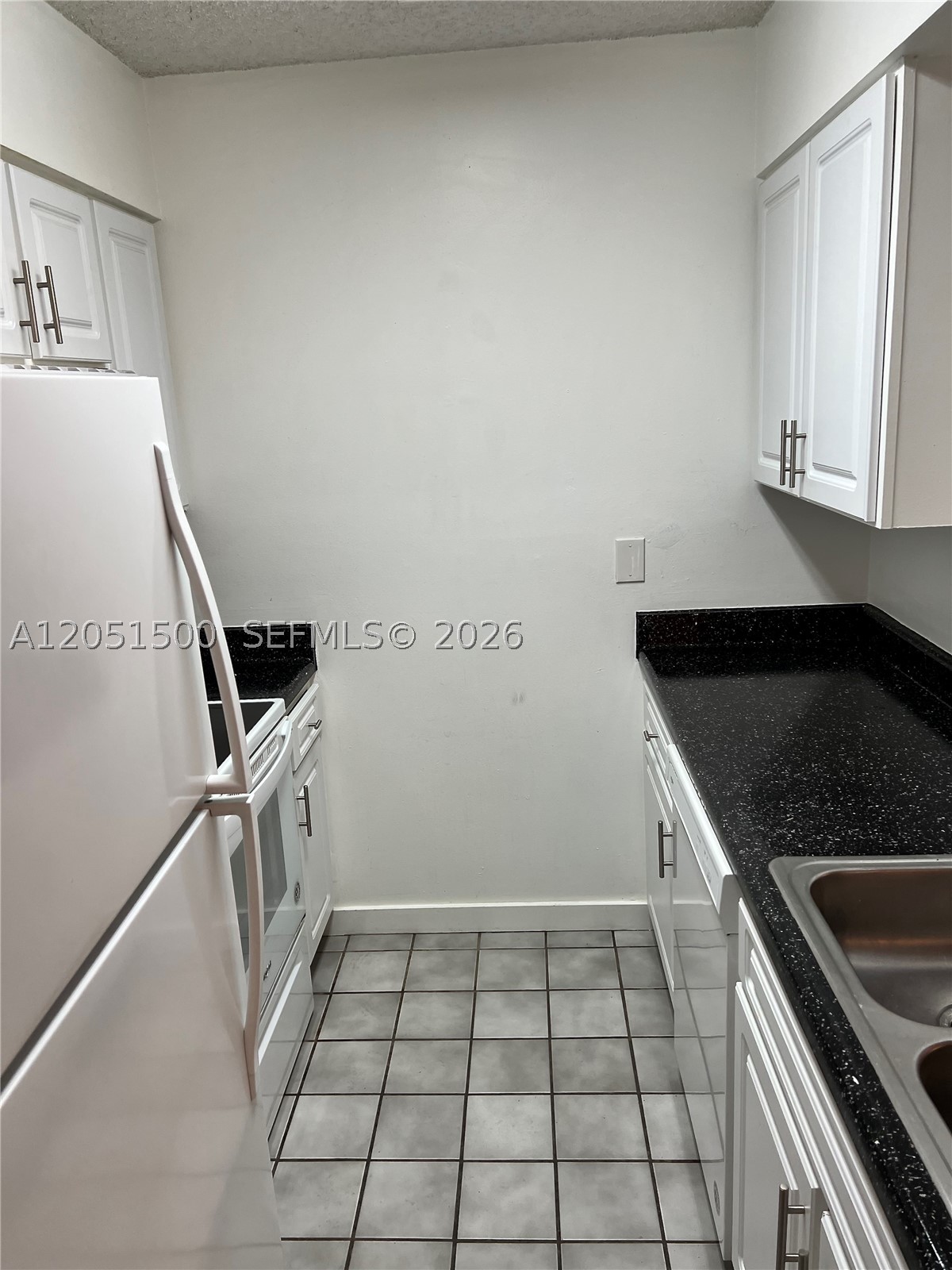 LAKEVIEW CLUB CONDO - Residential Lease