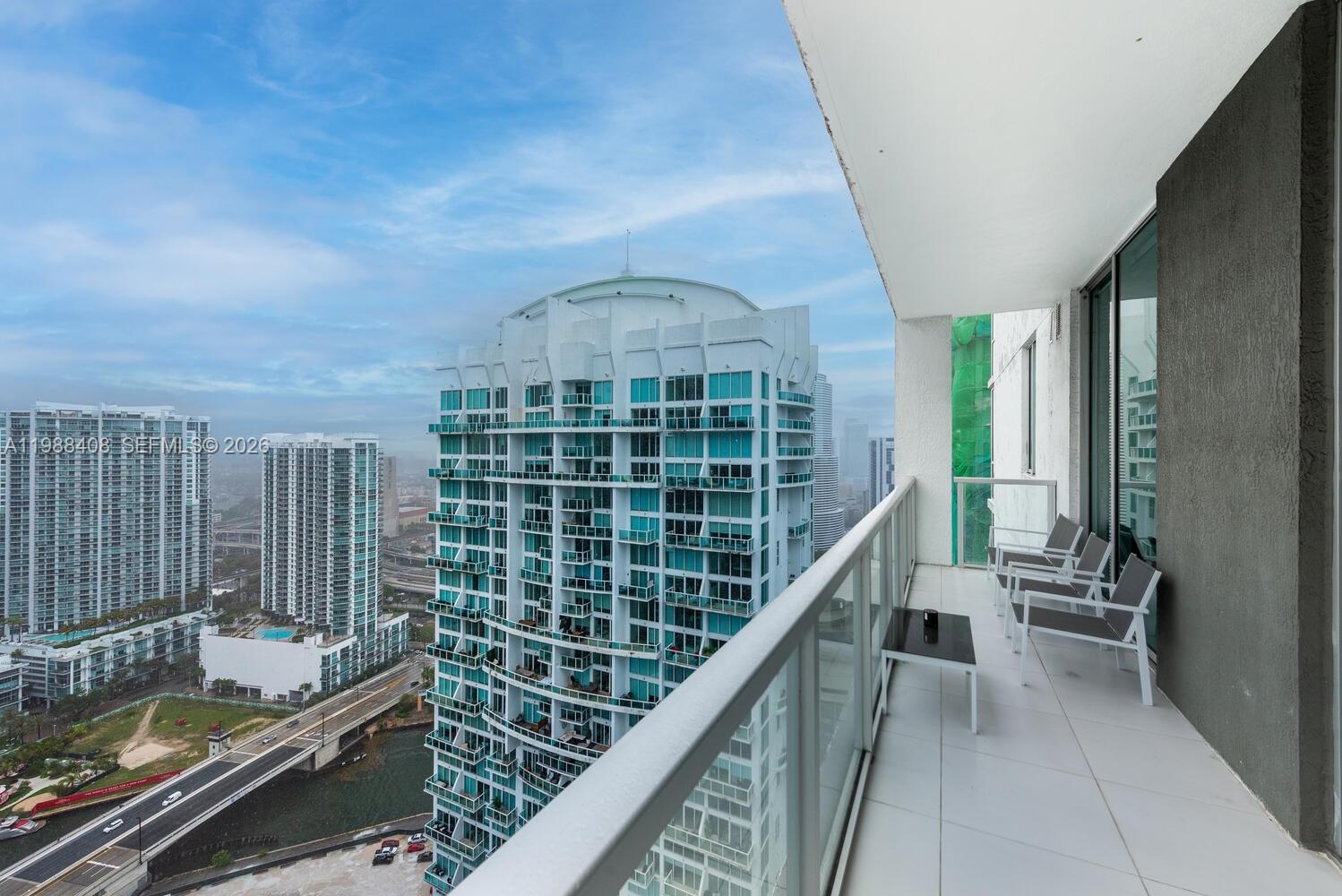 Beautifull 1 bed/ 1bath unit with city views from the 42nd floor. Large bathroom with separate bathtub and shower, his & hers bathroom vanities, spacious walk-in closet, and floor-to-ceiling windows. With large living and dinning area. Building amenities include: a rooftop sundeck w/ heated pool, an infinity-edge pool on the 11th floor, his & hers sauna and steam rooms, fitness center, theater, club room, sports room w/ billiards table & kitchen, and 24- hour concierge & valet parking. Building requires 1 month security deposit.